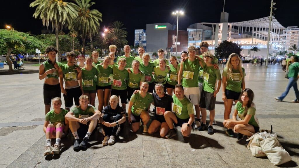 Lærere og elever på Night Run i Las Palmas