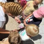 Førsteklasse grønnsakshage - elevene har ansvar for planting og vanning